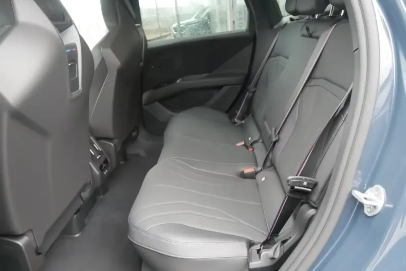 BMW iX3 (Seria X) din 2026 cu 2.500 km - oferta BMW205938 - foto 11