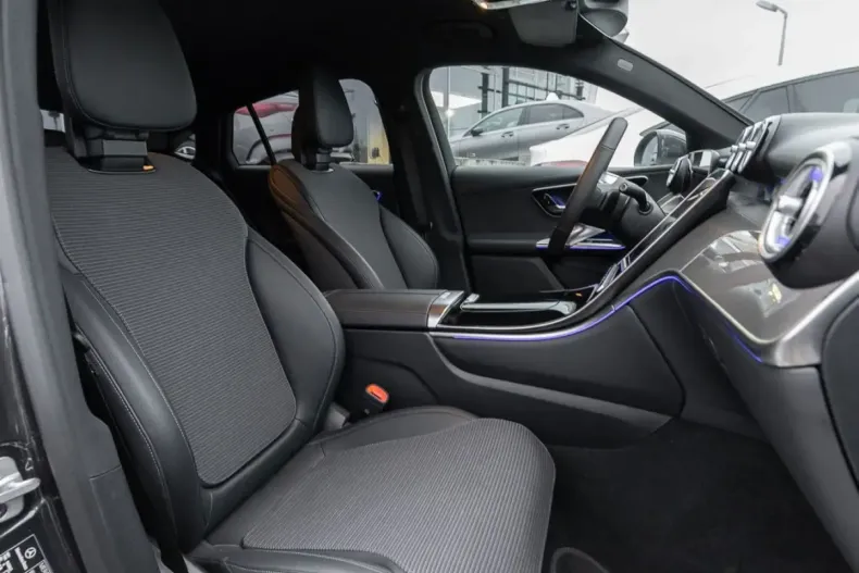 Mercedes-Benz GLC 200 (Clasa GLC) din 2025 cu 15.895 km - oferta MER205941 - foto 9