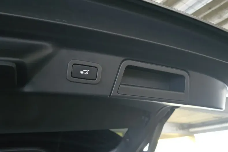 Land Rover Range Rover Velar din 2022 cu 44.727 km - oferta LAN205952 - foto 17