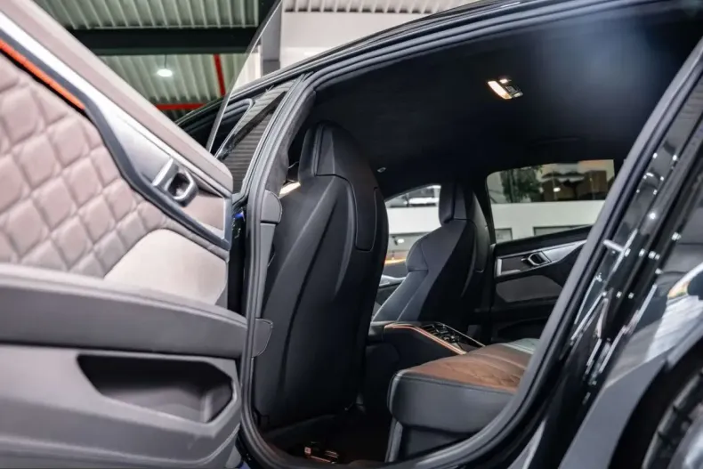 BMW M8 (Seria 8) din 2022 cu 33.371 km - oferta BMW205978 - foto 18