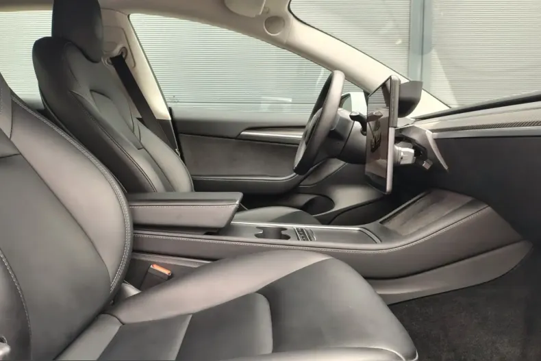 Tesla Model 3 din 2022 cu 63.500 km - oferta TES205998 - foto 12