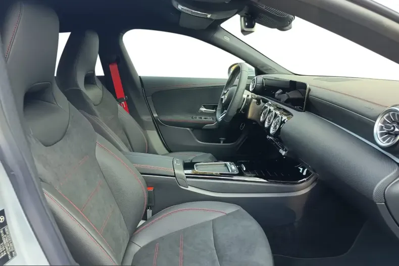 Mercedes-Benz CLA 35 AMG (Clasa CLA) din 2026 cu 50 km - oferta MER206039 - foto 8