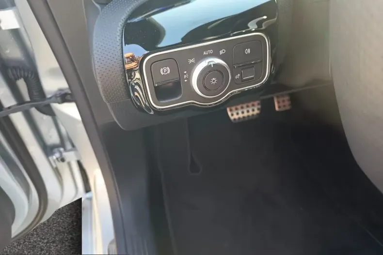 Mercedes-Benz CLA 35 AMG (Clasa CLA) din 2026 cu 50 km - oferta MER206039 - foto 16