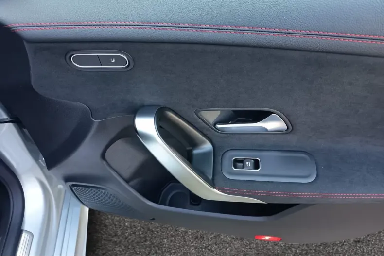 Mercedes-Benz CLA 35 AMG (Clasa CLA) din 2026 cu 50 km - oferta MER206039 - foto 17