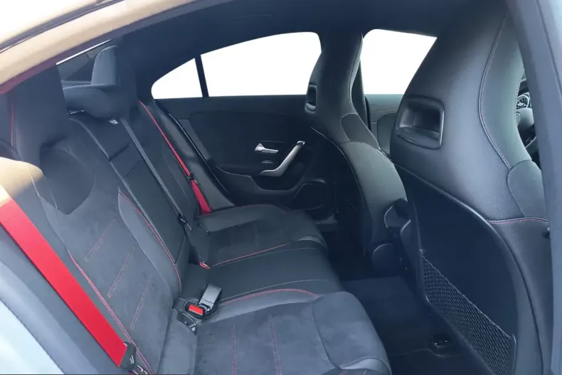 Mercedes-Benz CLA 35 AMG (Clasa CLA) din 2026 cu 50 km - oferta MER206039 - foto 28