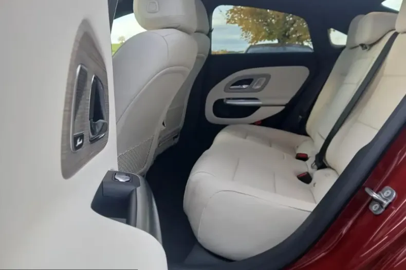 Mercedes-Benz CLA 250 (Clasa CLA) din 2025 cu 6.000 km - oferta MER206043 - foto 18