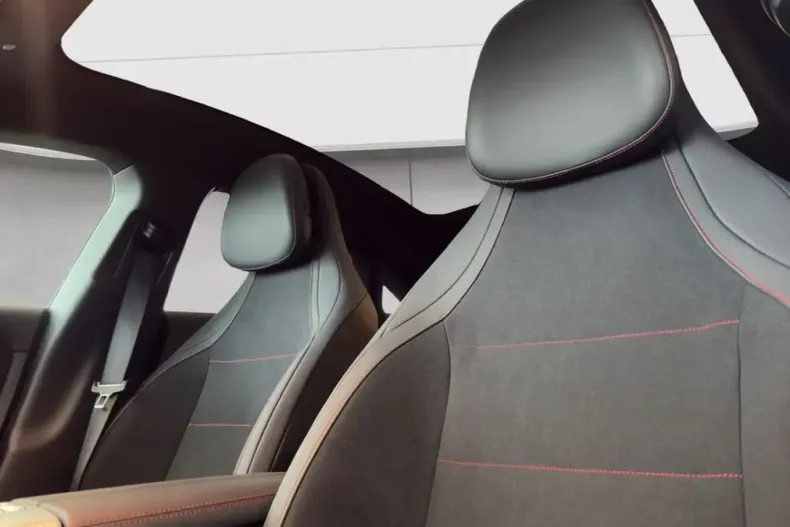 Mercedes-Benz CLA 250 (Clasa CLA) din 2025 cu 3.390 km - oferta MER206046 - foto 11