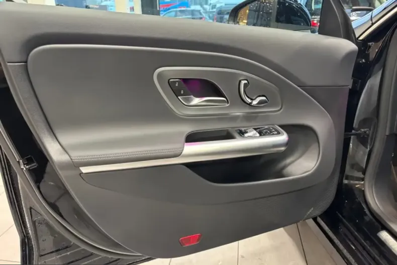 Mercedes-Benz CLA 250 (Clasa CLA) din 2025 cu 9.900 km - oferta MER206056 - foto 8