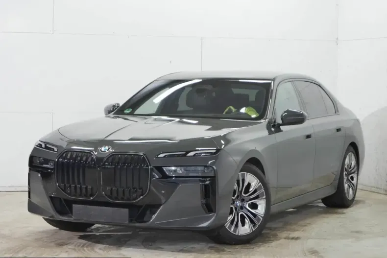 BMW 740 (Seria 7) din 2024 cu 32.356 km - oferta BMW206069 - foto 1