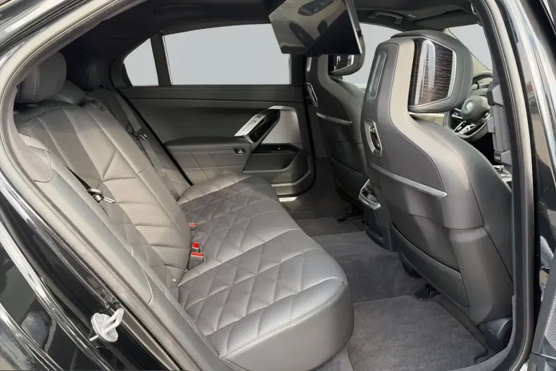 BMW 740 (Seria 7) din 2025 cu 26.135 km - oferta BMW206083 - foto 10