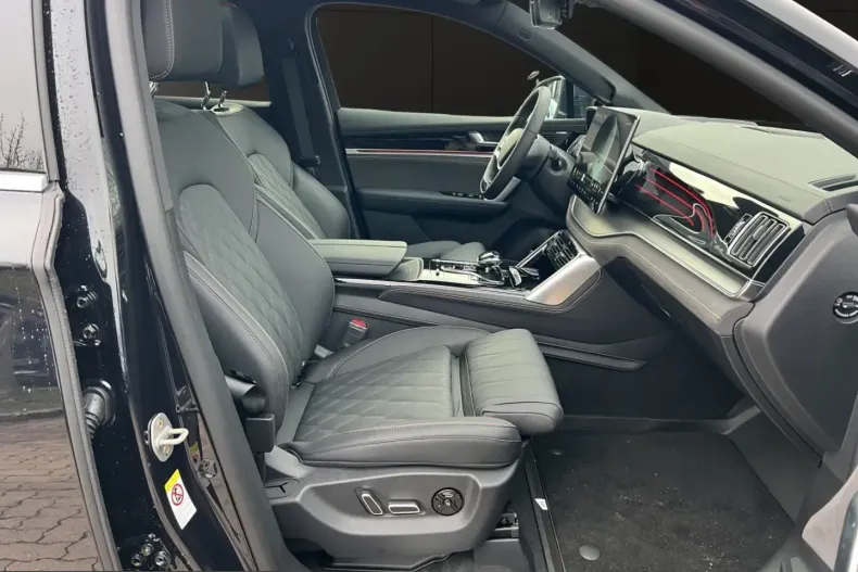 BYD Tang din 2025 cu 39.990 km - oferta BYD206088 - foto 18