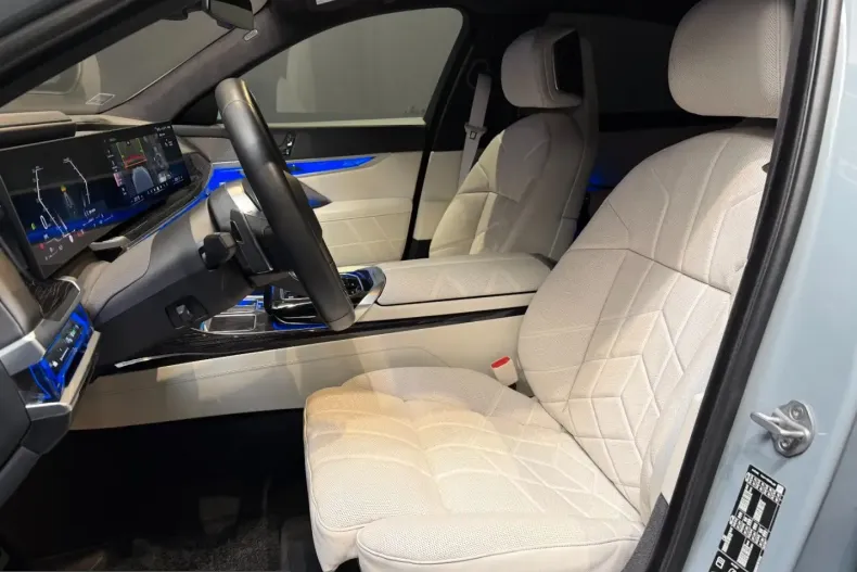 BMW 740 (Seria 7) din 2025 cu 39.282 km - oferta BMW206118 - foto 11