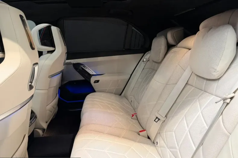 BMW 740 (Seria 7) din 2025 cu 39.282 km - oferta BMW206118 - foto 14