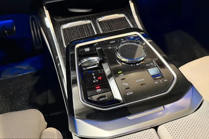 BMW 740 (Seria 7) din 2025 cu 39.282 km - oferta BMW206118 - foto 20