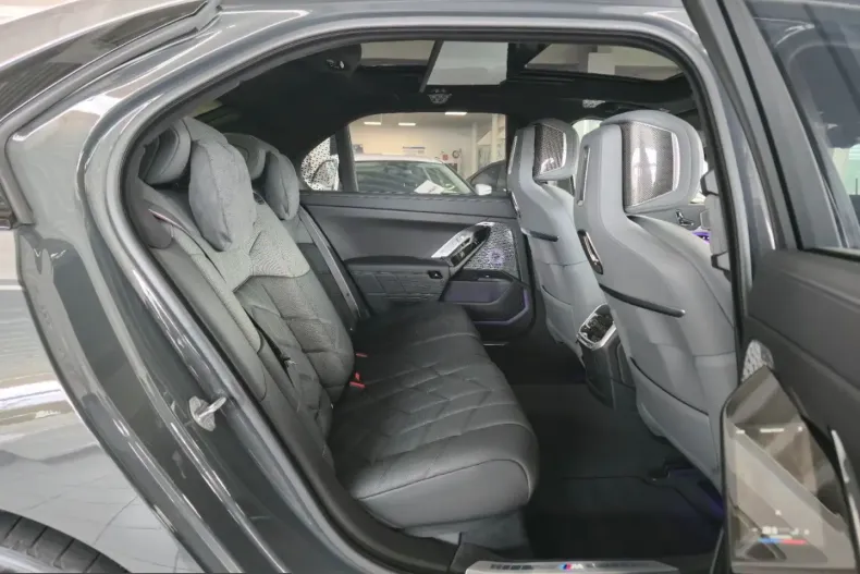 BMW 740 (Seria 7) din 2024 cu 19.999 km - oferta BMW206125 - foto 16