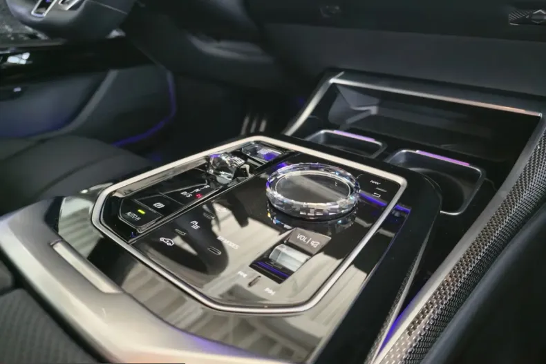 BMW 740 (Seria 7) din 2024 cu 19.999 km - oferta BMW206125 - foto 19