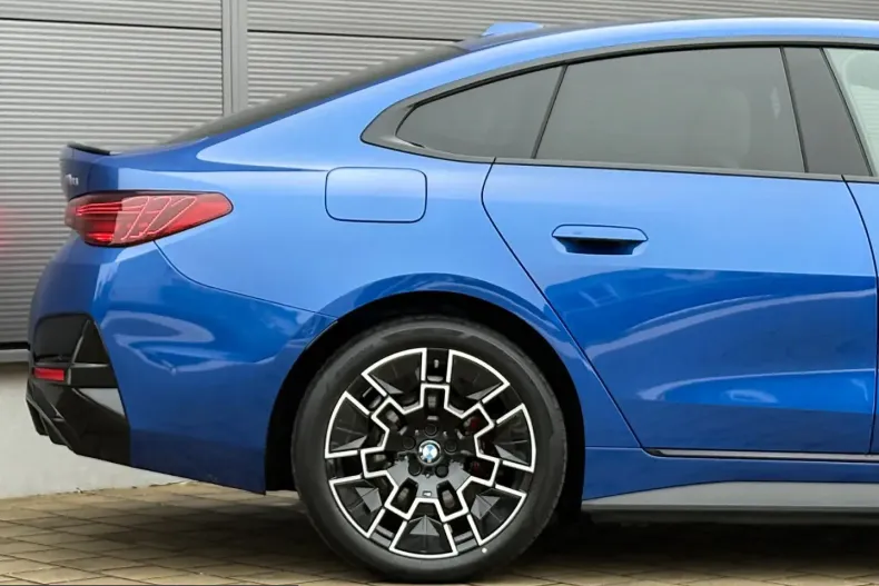 BMW i4 (Seria 4) din 2025 cu 4.355 km - oferta BMW206132 - foto 9