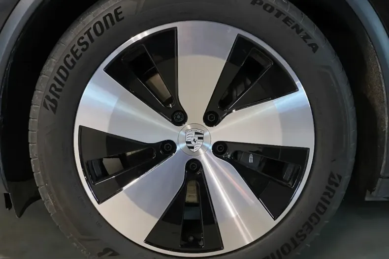 Porsche Macan din 2025 cu 8.900 km - oferta POR206141 - foto 9