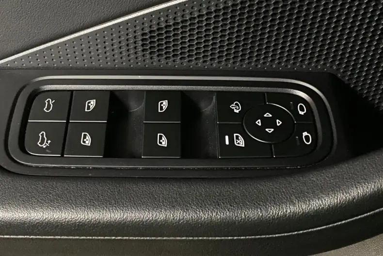 Porsche Macan din 2025 cu 8.900 km - oferta POR206141 - foto 25