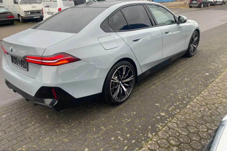 BMW 540 (Seria 5) din 2024 cu 6.800 km - oferta BMW206152 - foto 4