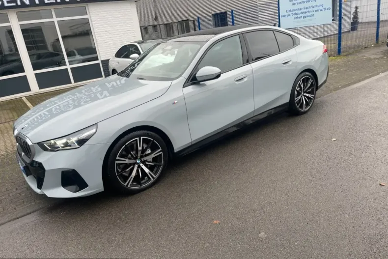 BMW 540 (Seria 5) din 2024 cu 6.800 km - oferta BMW206152 - foto 5