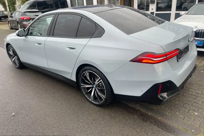 BMW 540 (Seria 5) din 2024 cu 6.800 km - oferta BMW206152 - foto 8