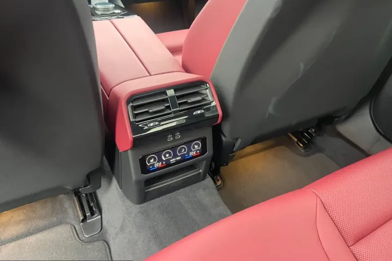 BMW 540 (Seria 5) din 2024 cu 6.800 km - oferta BMW206152 - foto 17