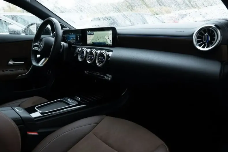 Mercedes-Benz CLA 220 (Clasa CLA) din 2025 cu 23.201 km - oferta MER206166 - foto 4