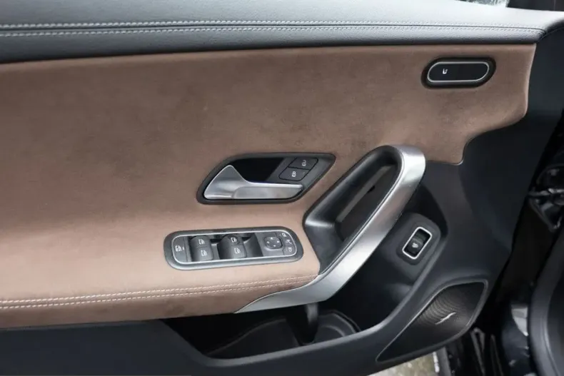 Mercedes-Benz CLA 220 (Clasa CLA) din 2025 cu 23.201 km - oferta MER206166 - foto 6