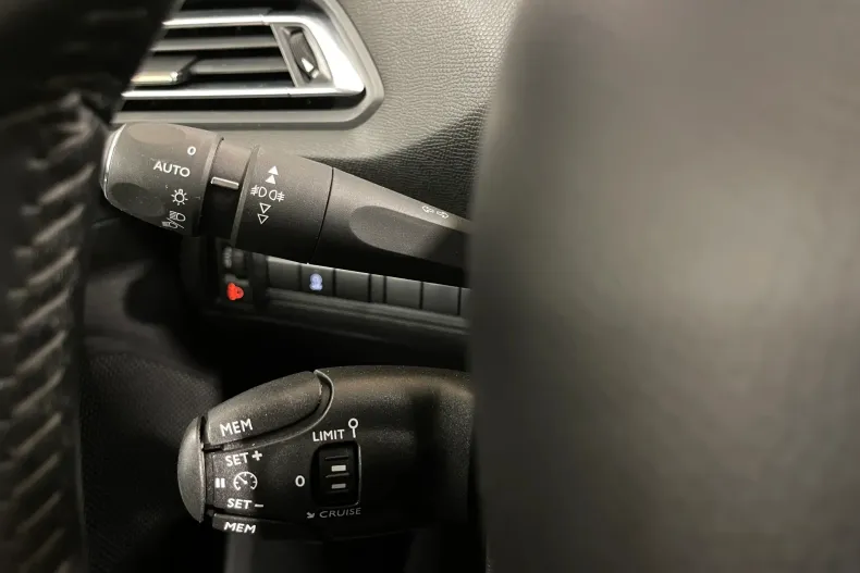 Peugeot 308 din 2021 cu 53.937 km - oferta PEU206226 - foto 20