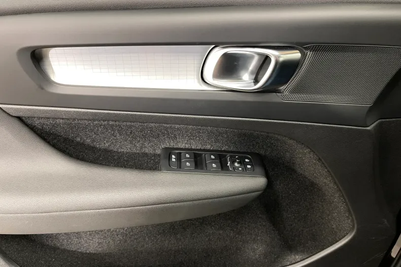 Volvo XC40 din 2022 cu 141.807 km - oferta VOL206229 - foto 24