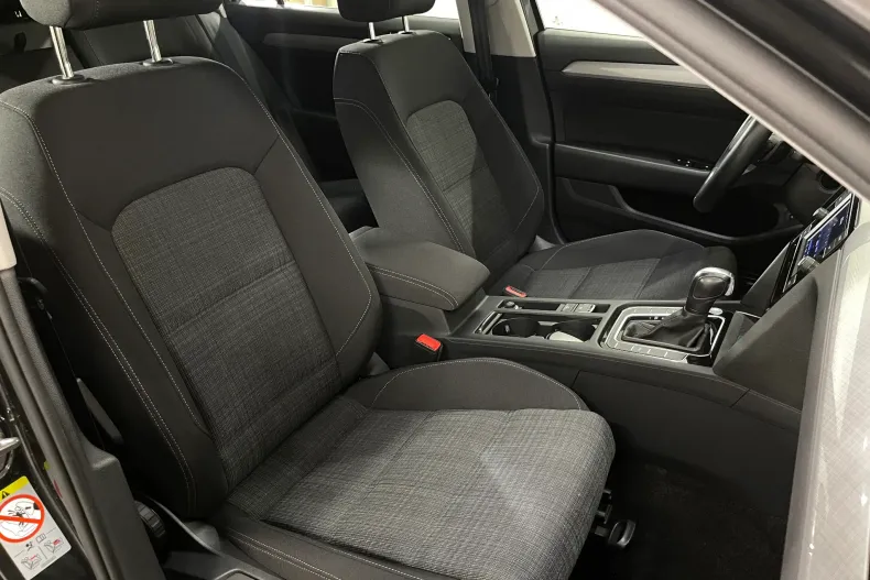 Volkswagen Passat din 2022 cu 53.887 km - oferta VOL206237 - foto 10