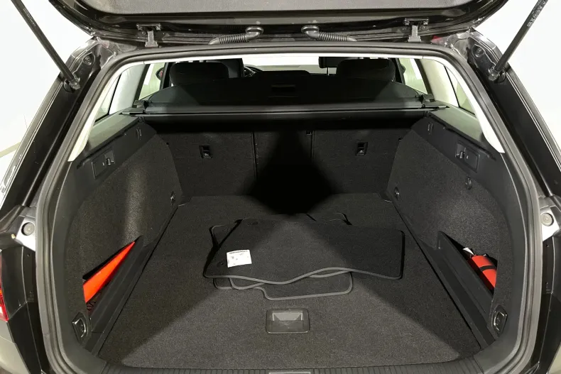 Volkswagen Passat din 2022 cu 53.887 km - oferta VOL206237 - foto 12