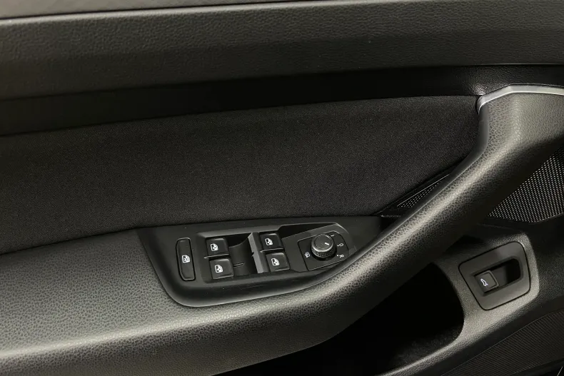 Volkswagen Passat din 2022 cu 53.887 km - oferta VOL206237 - foto 22