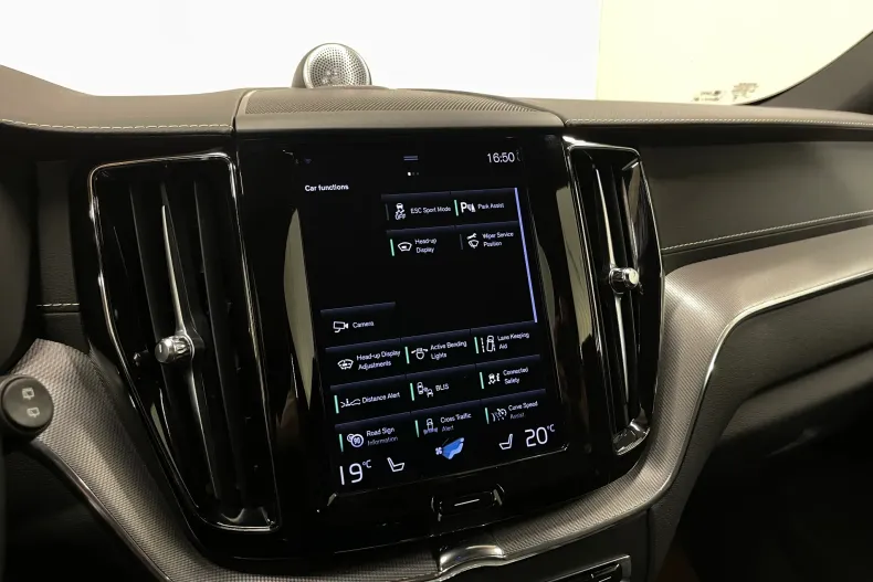 Volvo XC60 din 2021 cu 102.890 km - oferta VOL206243 - foto 17