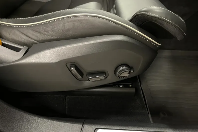 Volvo XC60 din 2021 cu 102.890 km - oferta VOL206243 - foto 25