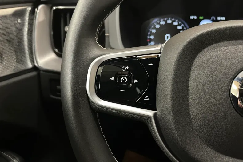 Volvo XC60 din 2021 cu 102.890 km - oferta VOL206243 - foto 29