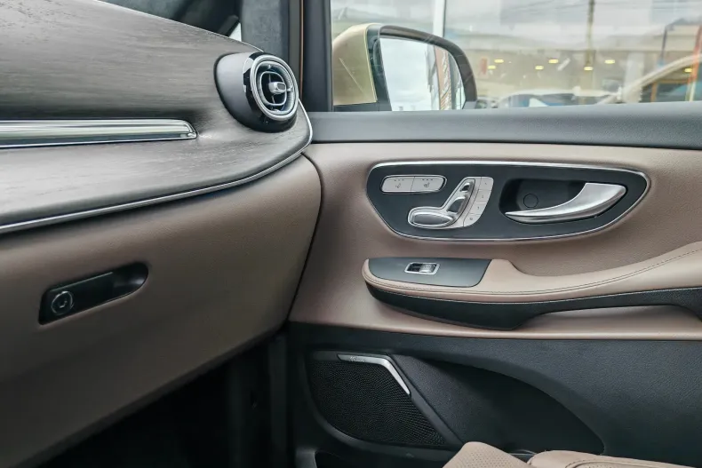 Mercedes-Benz V din 2025 cu 5.900 km - oferta MER206269 - foto 26