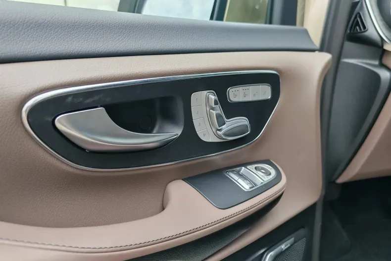 Mercedes-Benz V din 2025 cu 5.900 km - oferta MER206269 - foto 27