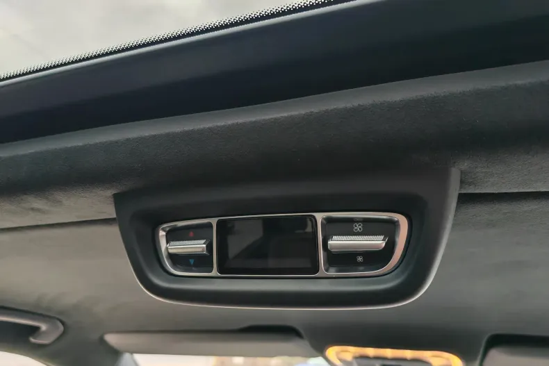 Mercedes-Benz V din 2025 cu 5.900 km - oferta MER206269 - foto 29