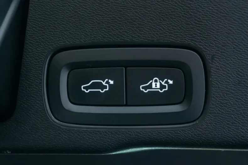 Volvo XC60 din 2021 cu 102.964 km - oferta VOL206279 - foto 17