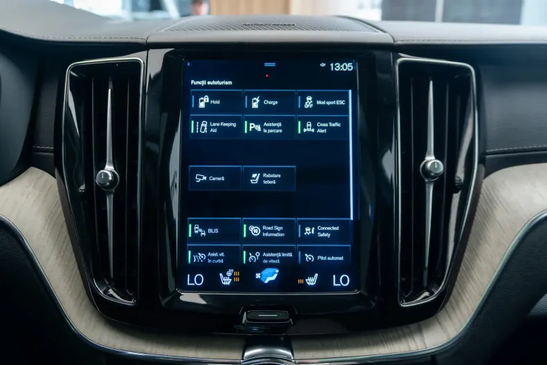 Volvo XC60 din 2021 cu 102.964 km - oferta VOL206279 - foto 24