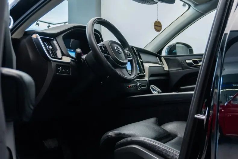 Volvo XC60 din 2021 cu 102.964 km - oferta VOL206279 - foto 31