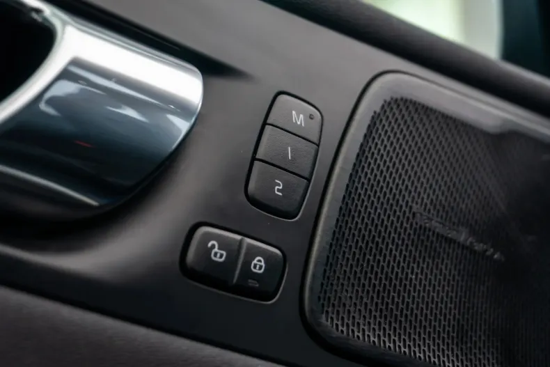 Volvo XC60 din 2021 cu 102.964 km - oferta VOL206279 - foto 37