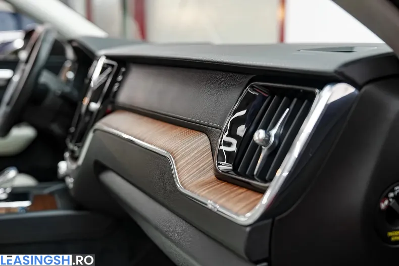 Volvo XC60 din 2020 cu 141.000 km - oferta VOL206289 - foto 35