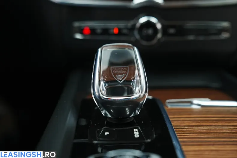 Volvo XC60 din 2020 cu 141.000 km - oferta VOL206289 - foto 36