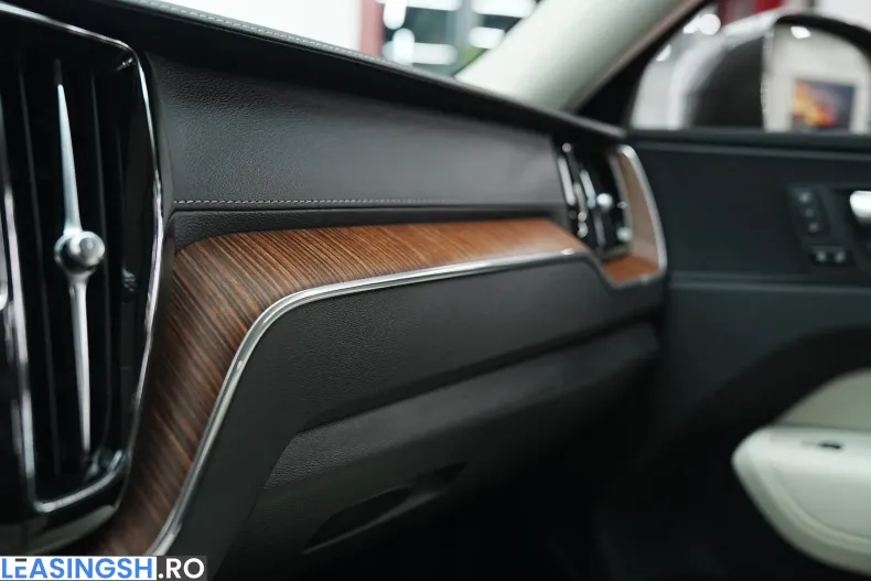 Volvo XC60 din 2020 cu 141.000 km - oferta VOL206289 - foto 37