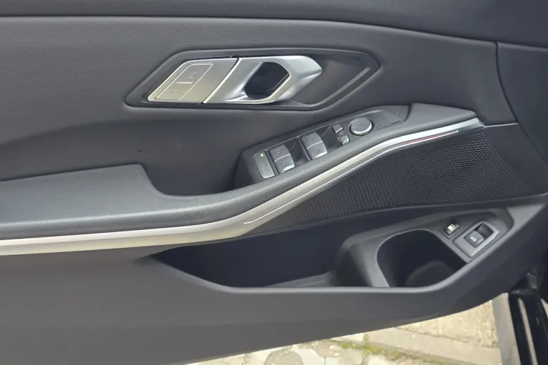 BMW 330e (Seria 3) din 2022 cu 102.000 km - oferta BMW206296 - foto 14