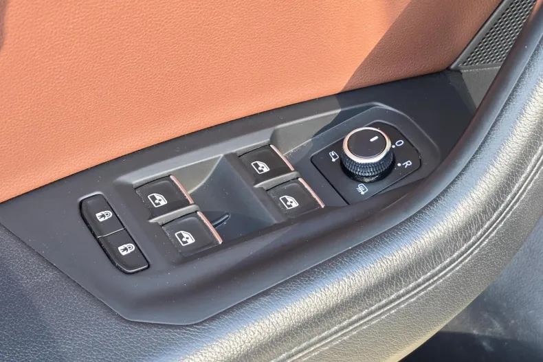 Volkswagen Touareg din 2023 cu 93.250 km - oferta VOL206320 - foto 11