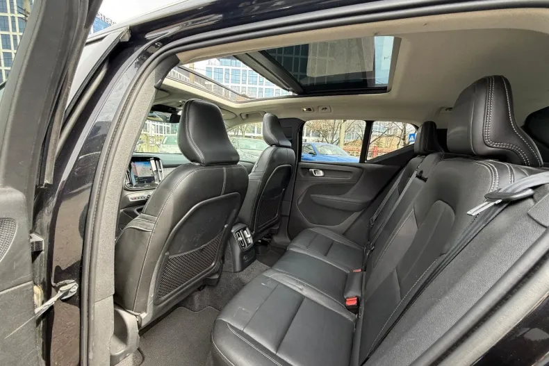 Volvo XC40 din 2021 cu 98.815 km - oferta VOL206325 - foto 9